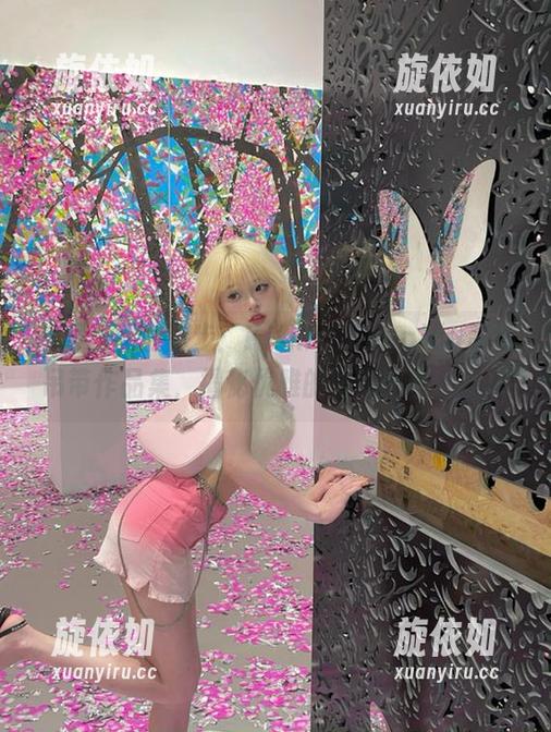 追寻美丽的脚步：Kitkat Cosplay高清吊带作品集，揭秘优雅的时尚秘密！.txt